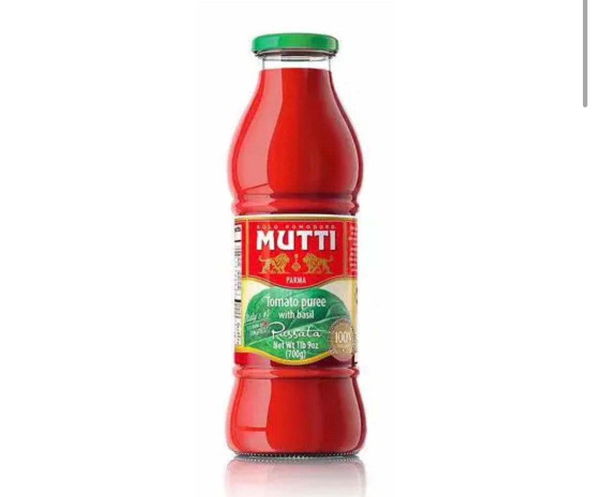 Mutti Passata di pomodoro with Basil